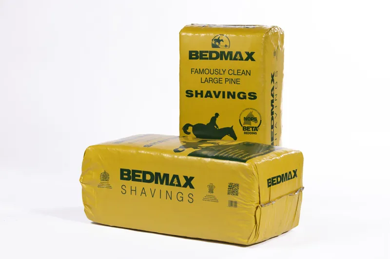 BEDMAX Large Flake Pine Shavings-2